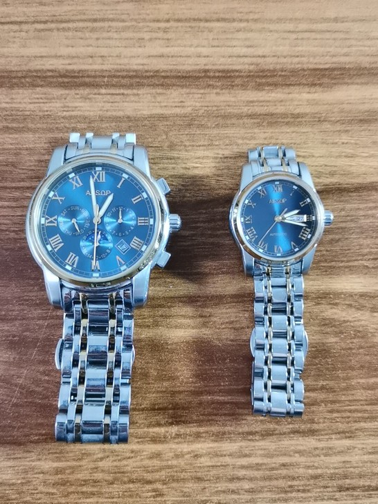 自带，情侣机械手表，功能正常，闲置不带，低...