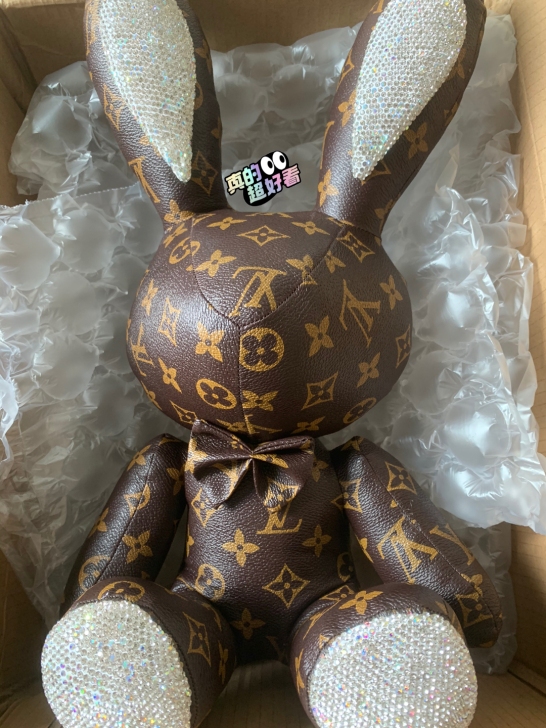 LV拆包玩偶挂件，兔兔法斗牛牛，都是中古店...