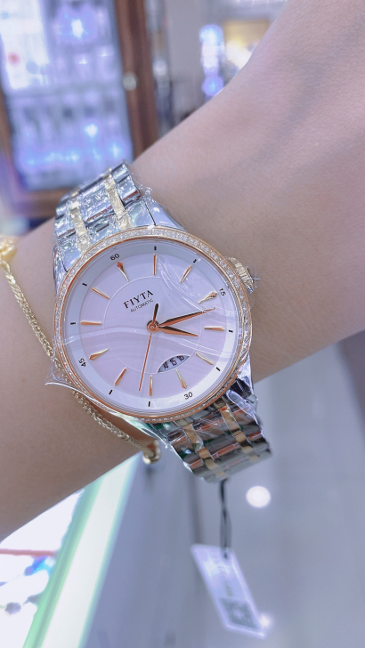 飞亚达全新机械表。女表型号520001。原...