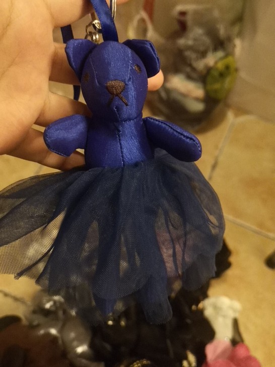 地摊不摆了，挂件5块2个清货，兔子挂件各种...