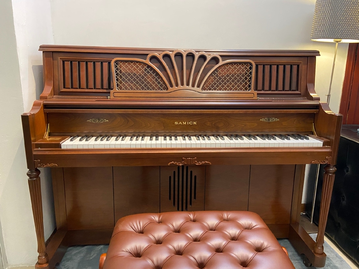 原装进口钢琴 保养得很好 音色手感也很好