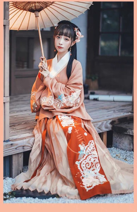 【十三余 小豆蔻儿】悠悠 绣花交领短衫百迭裙