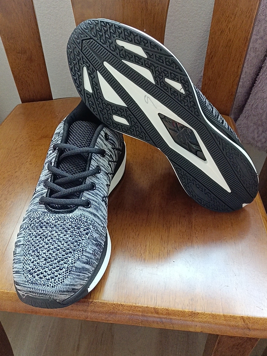 42码全新特步运动鞋春季新款原厂正品鞋底