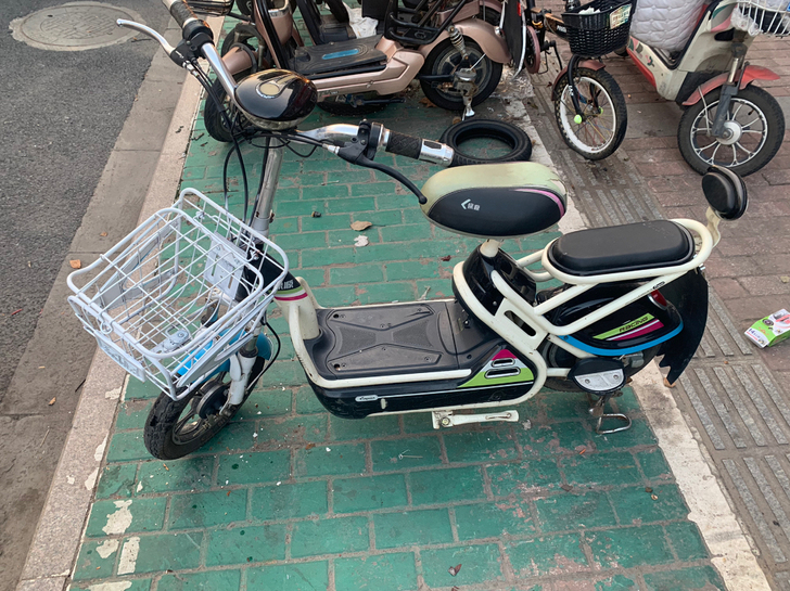 新到一辆绿源电动车；48ｖ12安电池，续航...