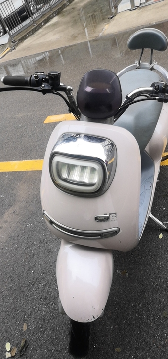 绿源品牌踏板，五块大电池，质保期一年内，手...