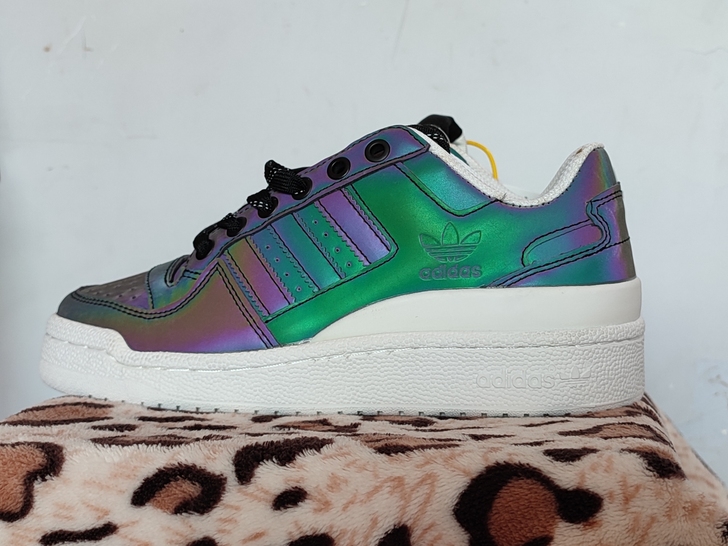 AD变色龙镭射滑板板鞋