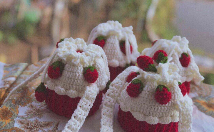 成品 加大款草莓蛋糕包斜挎包