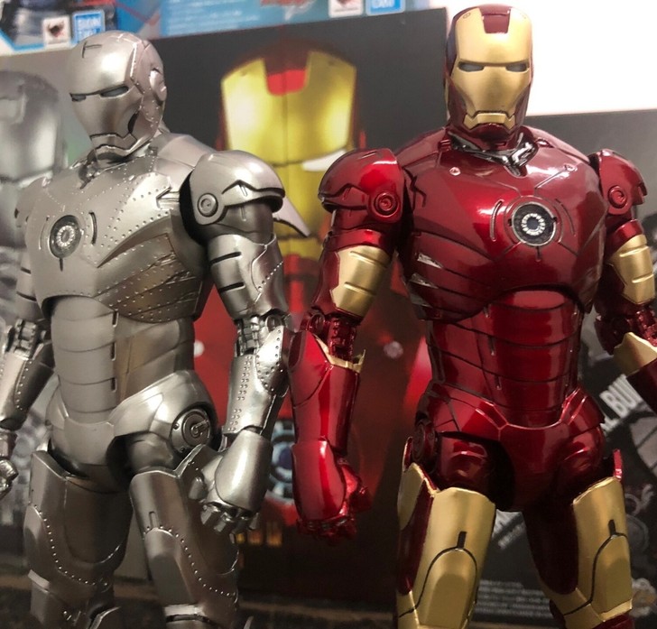 钢铁侠mk3手办模型中动mk4格纳库发光版...