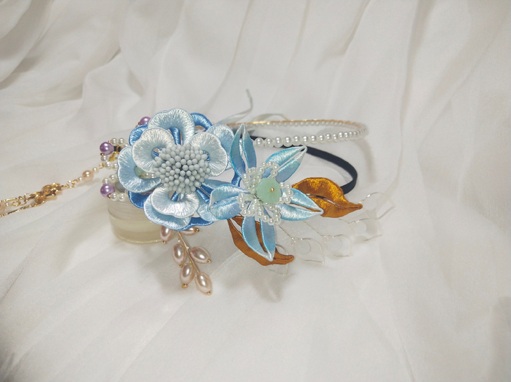 珍珠缠花发箍，从一个簪娘那里买的，没有机会...