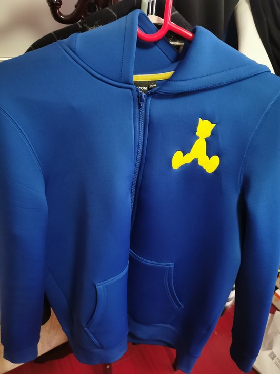 阿童木空气棉卫衣,非常可爱时尚,后面帽子有...