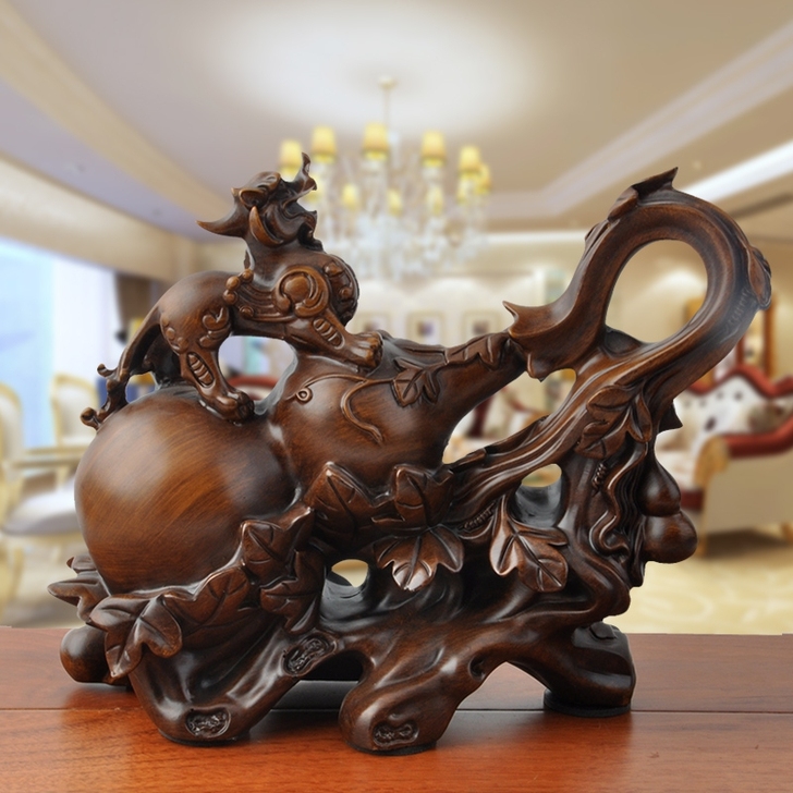 九姨夫的宾馆倒闭,貔貅木雕文玩摆件低价处理。