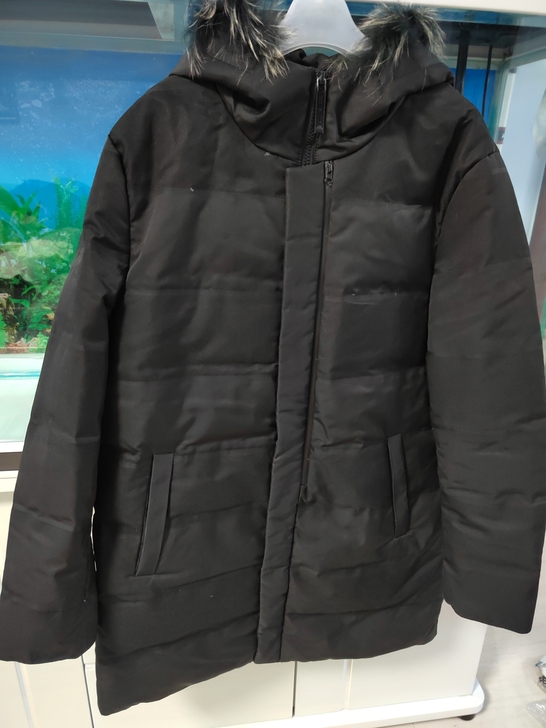 男款羽绒服，中长款，适合140斤以内入。