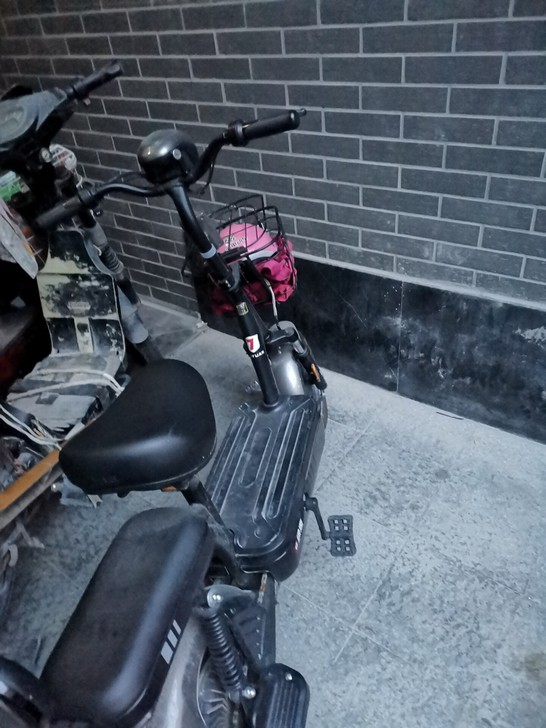 绿源电动自行车，闲置，骑行不超过100km。