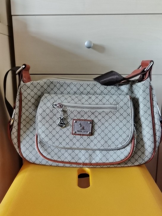 斜挎包，女包，妈妈包。。99新，没用过。口...