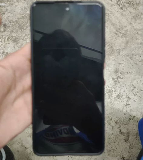 红米k40  8+256gb  屏幕就压过...