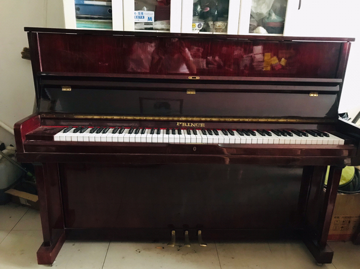 现有一台闲置钢琴出售，无琴凳！有缘人自提！