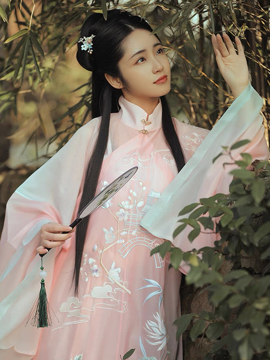 出钟灵记锁清秋上衣