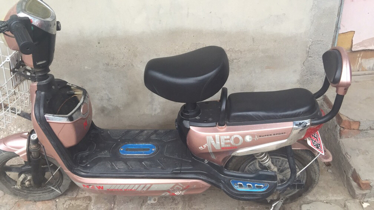 爱玛电动车一辆，今年新换的电瓶轮胎有要的可...