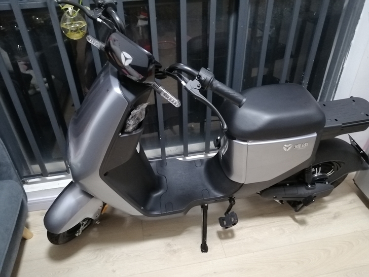 雅迪，全新，充电器都未拆封，官网券后309...