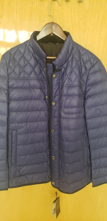 收拾衣柜出闲置羽绒服，保真。非真假不退换。...