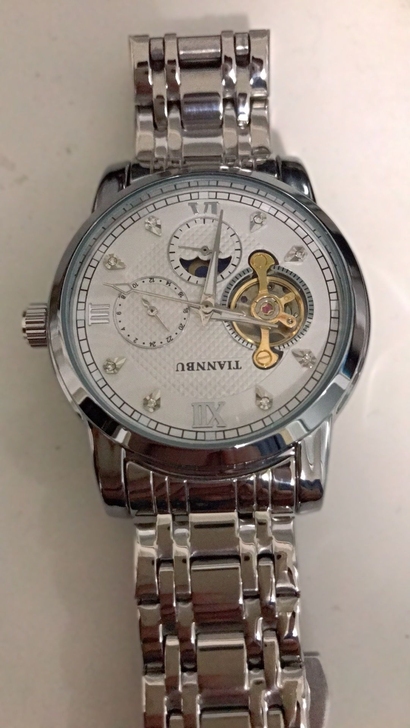 出一块高档机械手表，2999元买的，公司买...