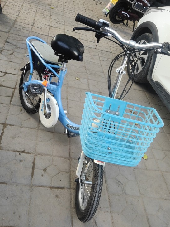 好孩子电动车。