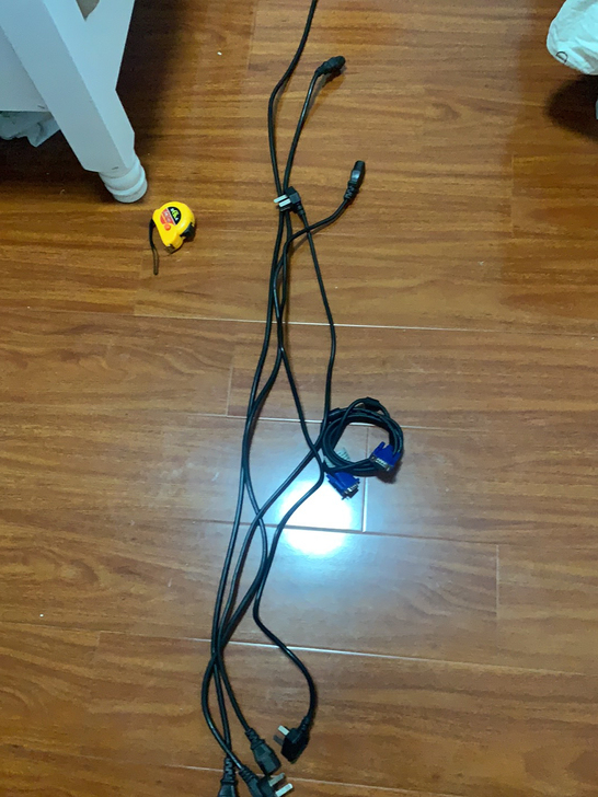 电源线4根打包自提 送一个vga线