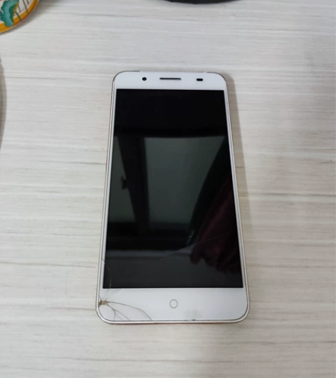 出一台中兴手机内存4+32处理器是联发科M...