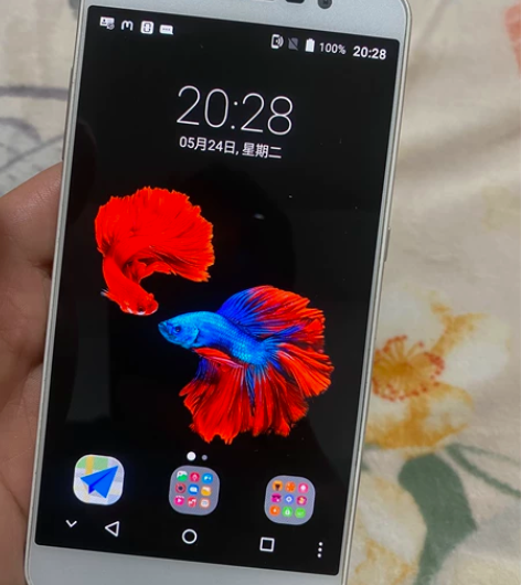 中兴4G手机安卓系统，手机和数据线，先看完...