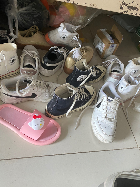 学生清衣柜清鞋，保真，可小刀，八成新穿了没...