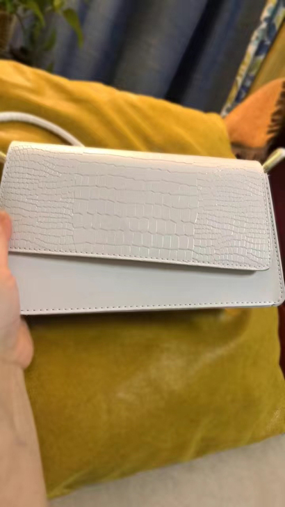 70多买的，两个颜色，好搭衣服，处理50一...