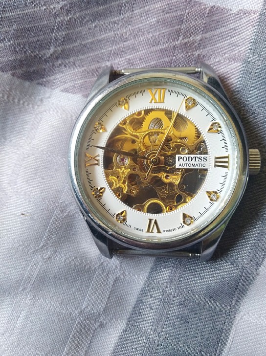 镂空机械自动表,精钢表壳后配表带,蓝宝石镜...