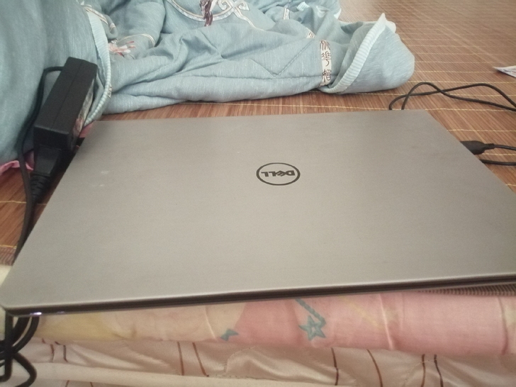 戴尔P49G，本人自用，基本上没怎么用过现...