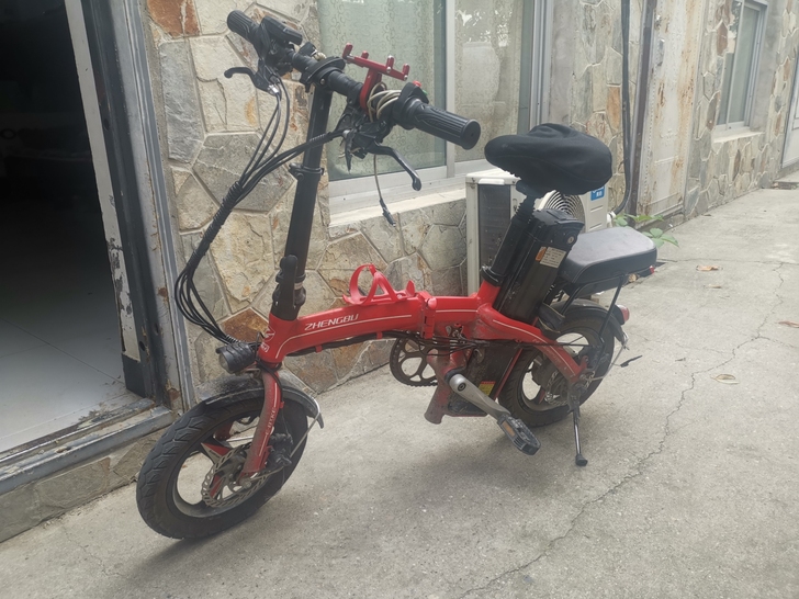 正步代驾折叠电动车出售，二手大件物品，售出...