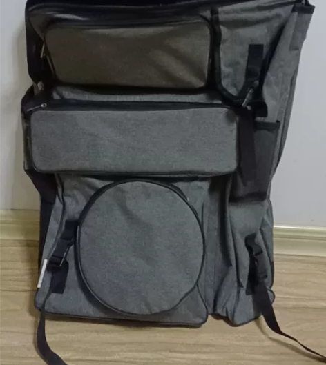 美术生用大包，里面还有铅笔素描纸纸胶带速写...