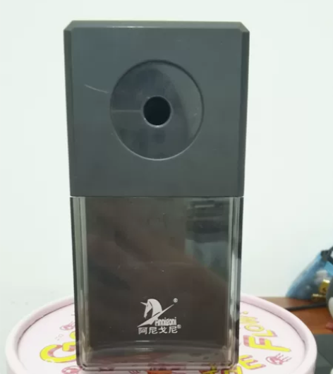 9成新素描专用削笔刀 感兴趣的话点“我想要...