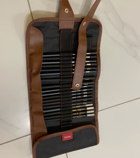 素描铅笔福袋 送笔袋 买着玩玩 感兴趣的话...