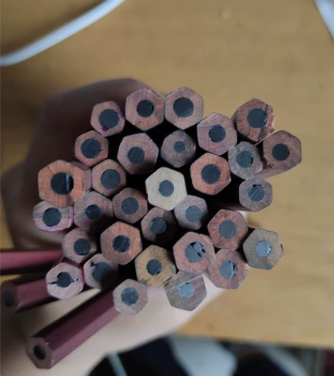 素描铅笔，瑕疵装大约100支左右 不换不退...