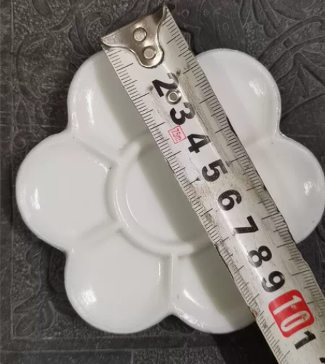 五十年代或更早琉璃调色盘,白如玉,形似梅,...