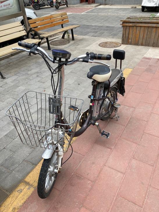 大车筐，买菜利器。满电行驶20公里左右，锂...