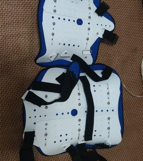 可孚腰椎固定支具,前两月骑车摔跤了买的,正...