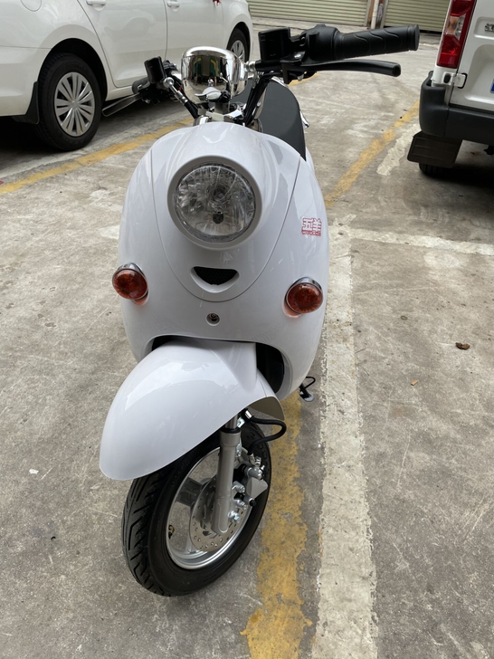 五羊亮面白72V双碟刹，带小绿牌，全新电瓶...