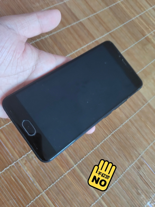 魅族魅蓝，用了多五个多月左右，屏幕无损，无...