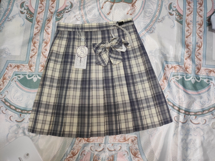 吊牌和定位线已拆  仅试穿  转手原因 穿...