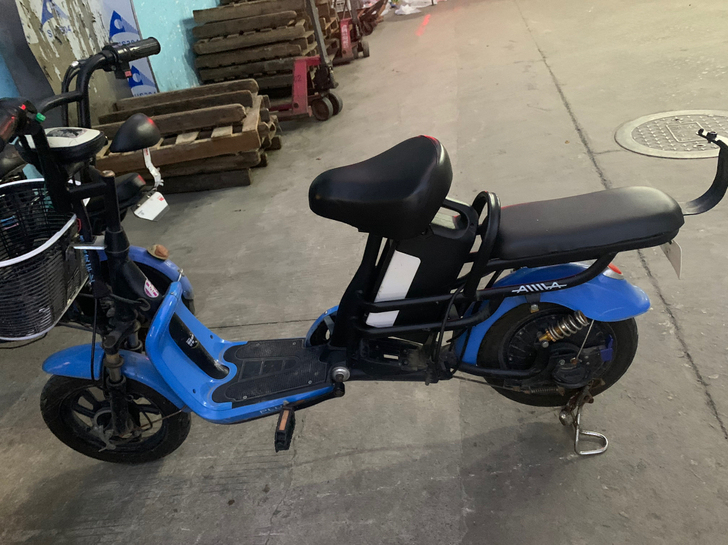 爱玛电动车 蓝色 整车 年初买的 用了六个...