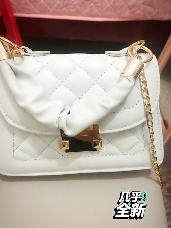 超级好看的包包 宴会 超棒的包包！！但是家...