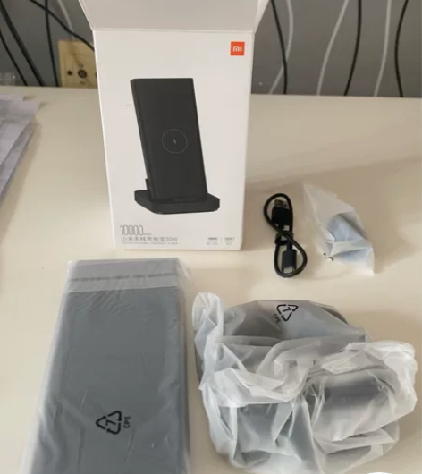 小米无线充电宝 10000 30w，外包装...