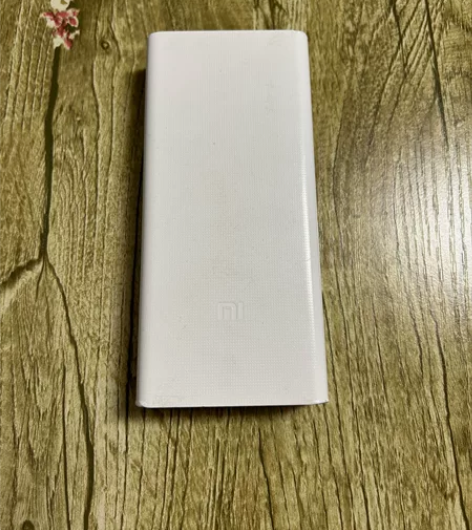 全新的小米移动电源快充版1000毫安，双输...