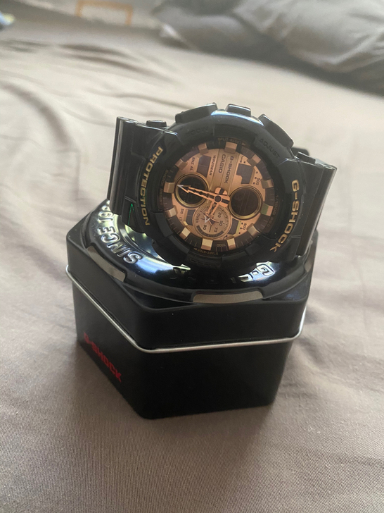 洋码头买的绝对正品 发票盒子什么都在 手表...