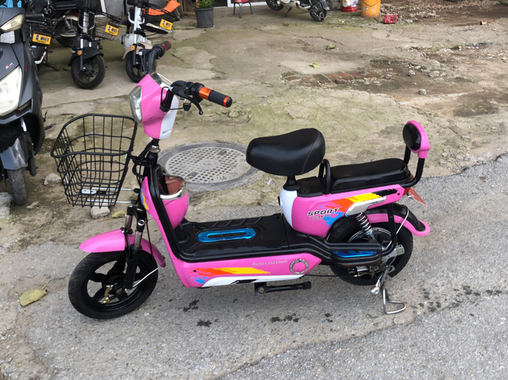 精品简易款.四块电池.二十公里左右。电池保...